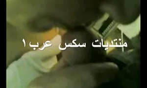 رجل ناضج جنس تبادل مترجم عذراء فتاة داست من قبل الدم