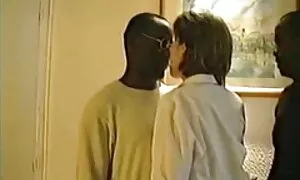 لا يمكن أن تتسامح افلام سكس فرنسيه مترجمه عربي مع الفتيات في ضيق