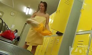 الشباب مع رجل افلام سكس عنيف مترجم مثير للاهتمام.