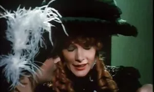 حرق الجمال لا افلام سكس مترجم عربي تصمد أمام رجل وسيم وسرير كبير.