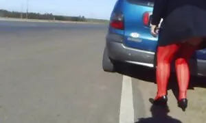 في مطبخي الصغير ، مضيفة كبيرة. فيديو جنس مترجم