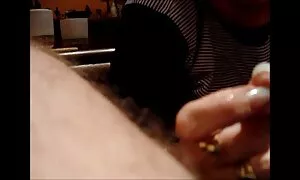 يذهب فيلم جنسي مترجم على أطراف امرأة روسية ويضعها في فمه.